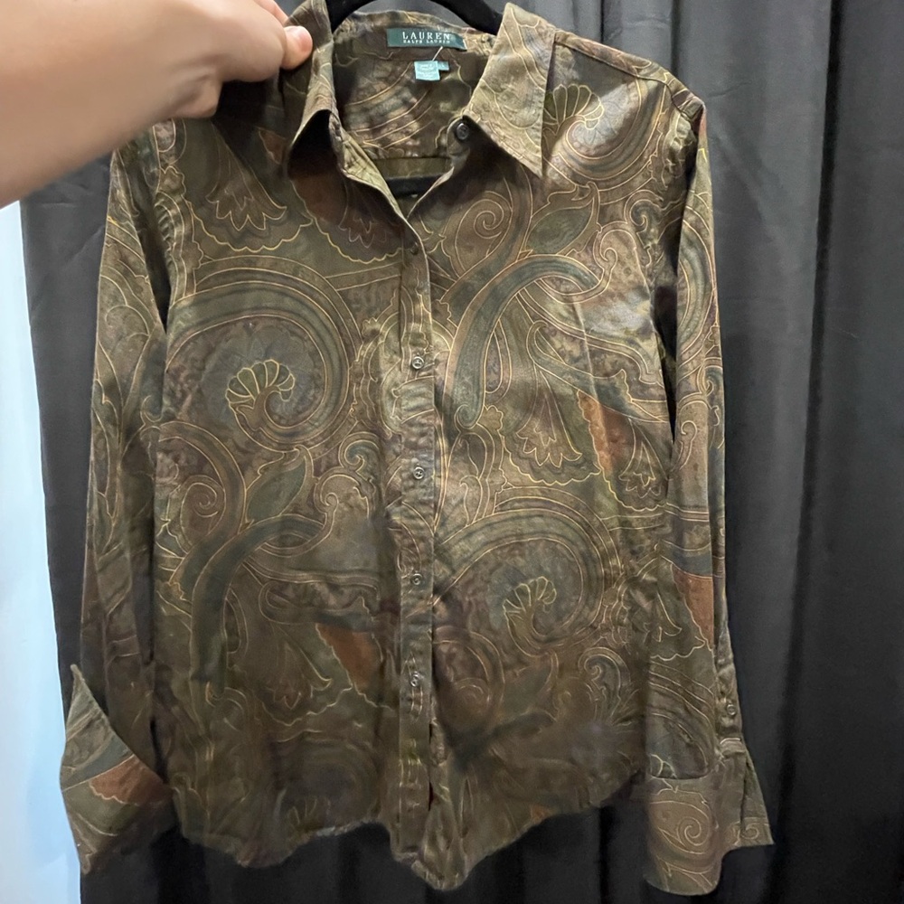 Women’s Ralph Lauren dress shirt. Size large in excellent condition
